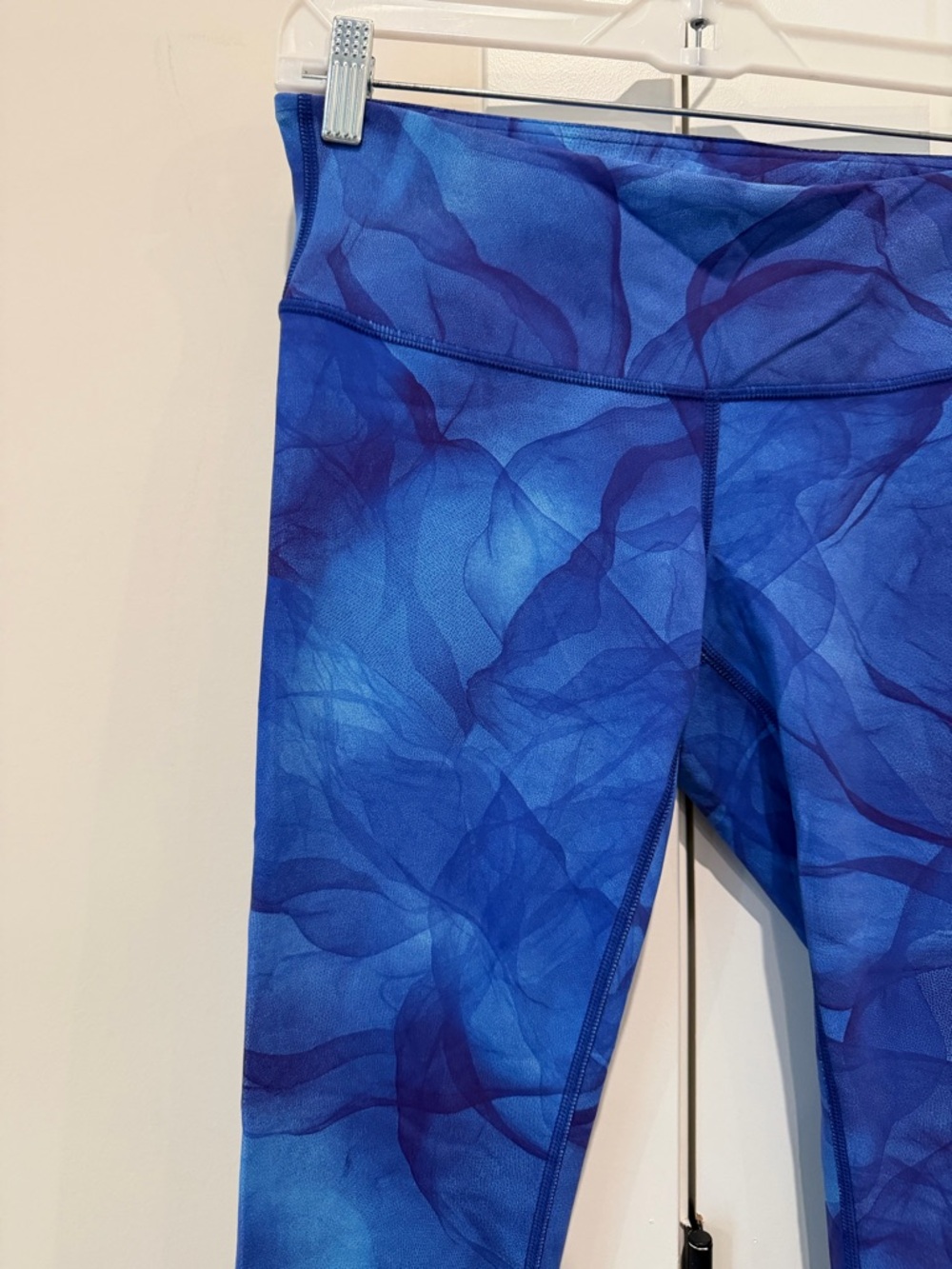 Lululemon Leggings in Midnight Tulle Multi Size 6 EUC Athleisure Yoga Athletic - Picture 3 of 10